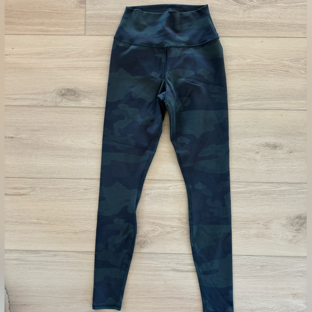 Alo yoga muted camo high waisted leggings
